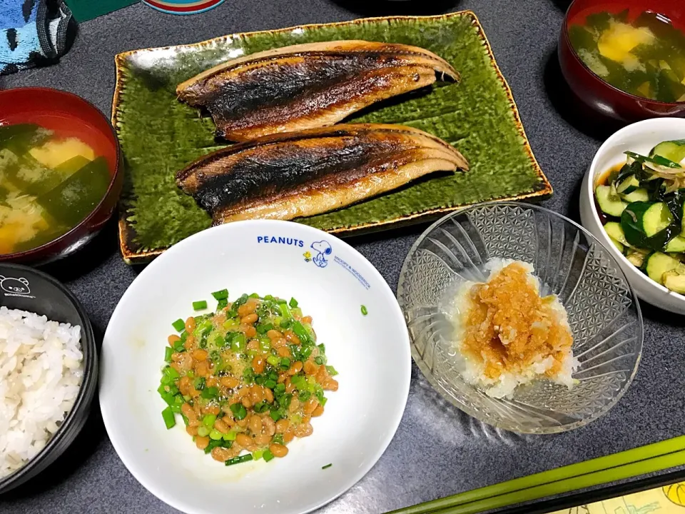 もち麦飯、魚、キュウリわかめミョーガ酢の物、納豆、じゃがワカメ味噌汁、大根おろし|ms903さん