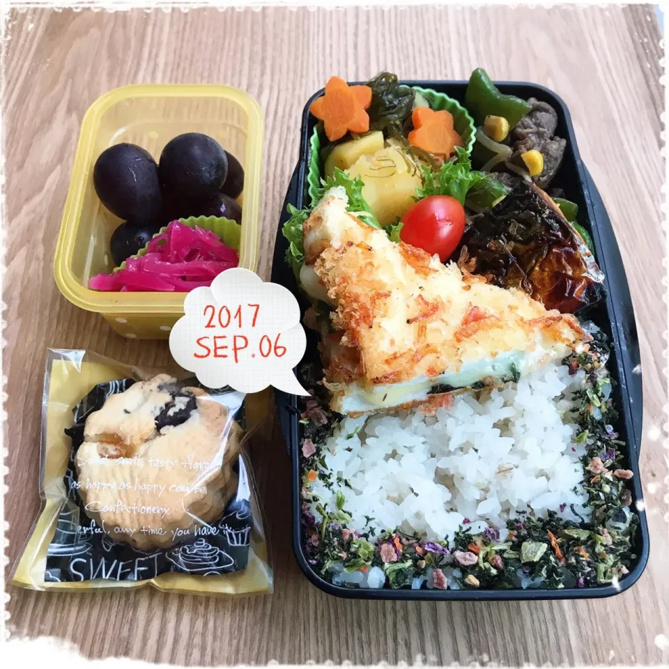 今日の息子弁当2017.9.6✩*॰¨̮
咲きちゃんの料理 💕はんぺんとチーズのエビ風味サクサク揚げ|ばろんさん