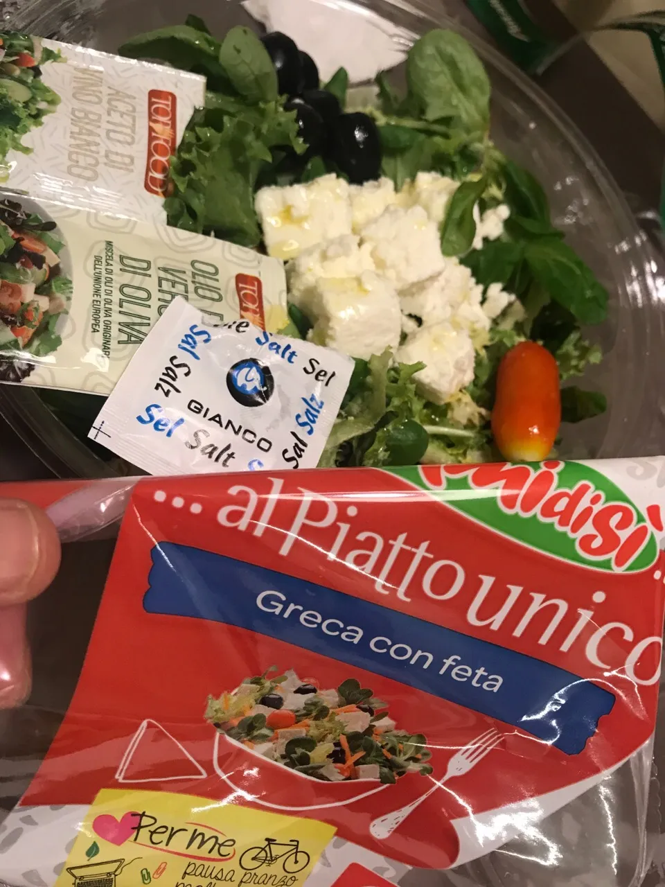 …al Piatto unico 
Grece con feta 
トマト、フェタ、オリーブのサラダ
オリーブオイル&ビネガー&塩入り|お家でbar!さん