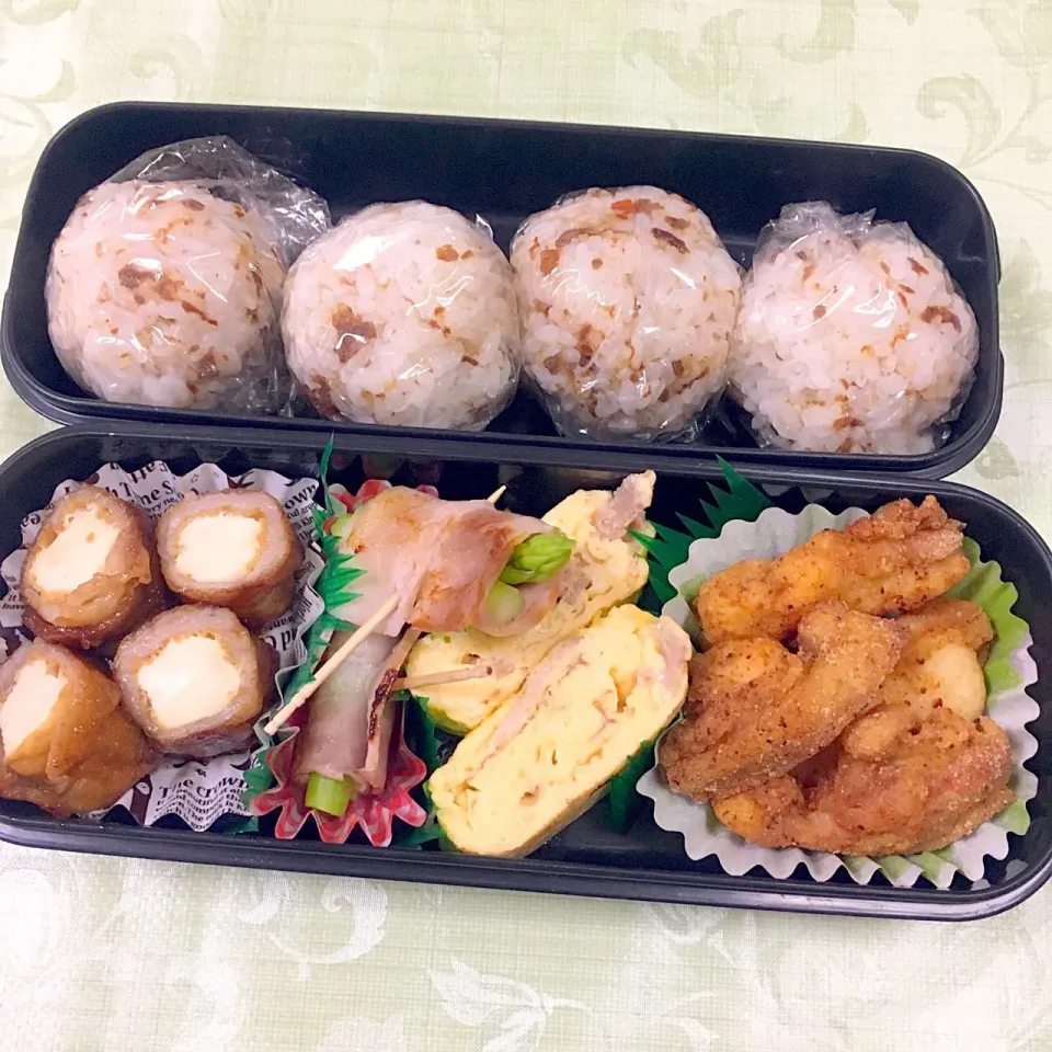 Snapdishの料理写真:息子のお弁当 厚揚げの肉巻き アスパラベーコン 卵焼き 唐揚げ おにぎり|keitakumamaさん