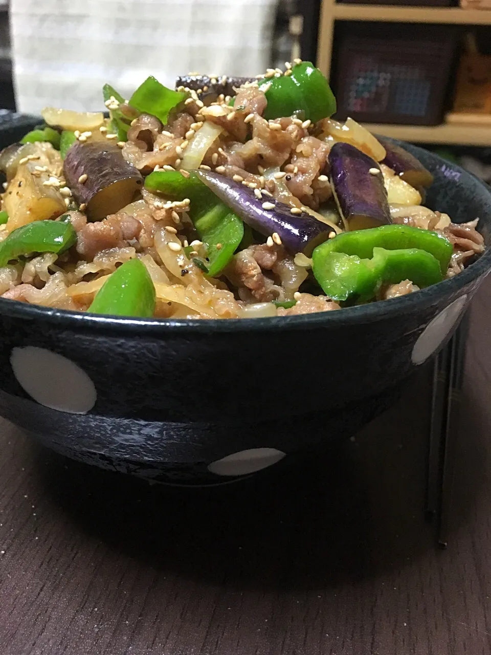 山盛り肉丼|こんこんさん