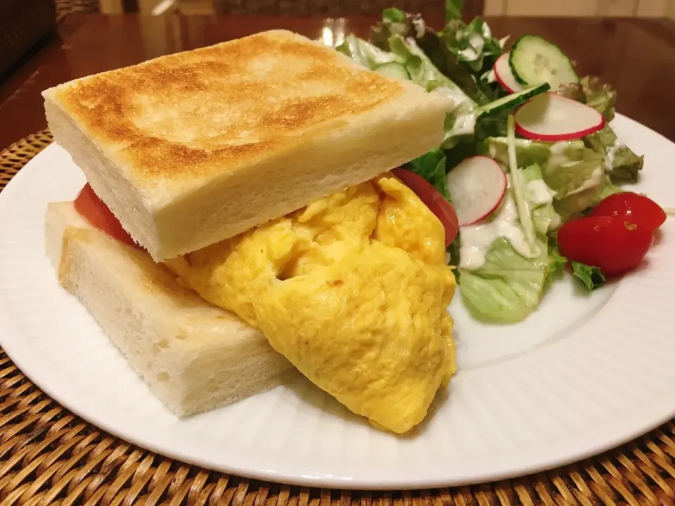 omelette sandwich😘💛|leeさん