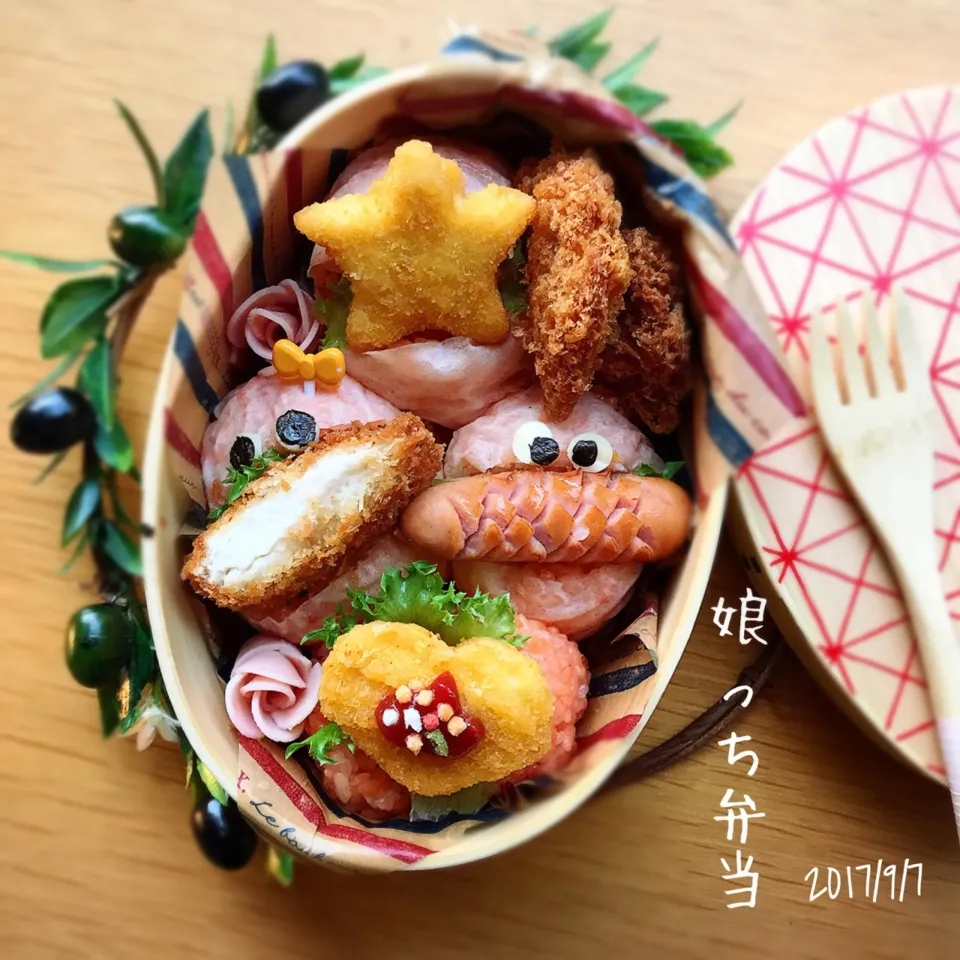 今日の娘弁当はチキンライスを
大豆シートでパッカンおにぎり🍙|さえちゃんさん