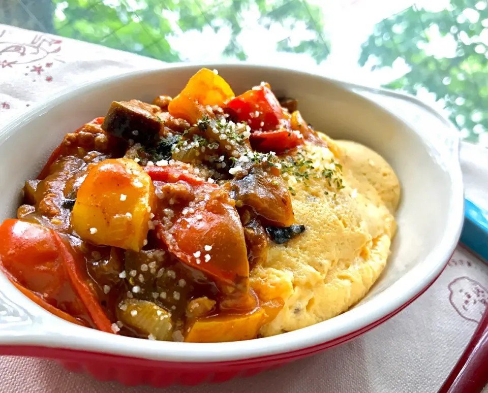 昼ごはん  昨日のドライカレーからの、オムカレー|砂雪さん