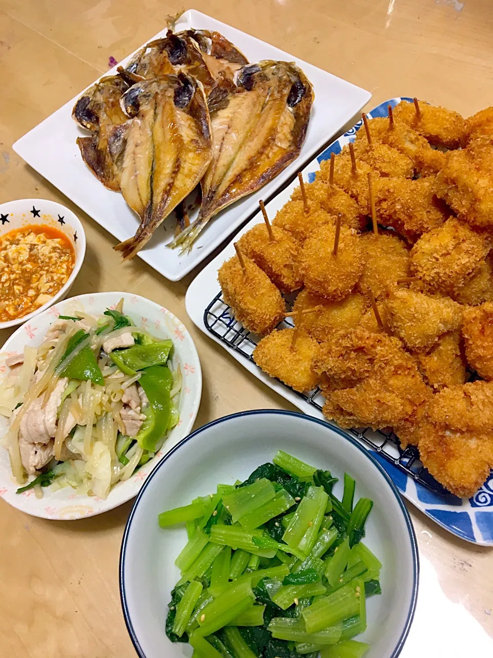 Snapdishの料理写真:夕飯。
玉ねぎフライ
鶏カツ
小松菜ナムル
昨日の残り|abekoさん