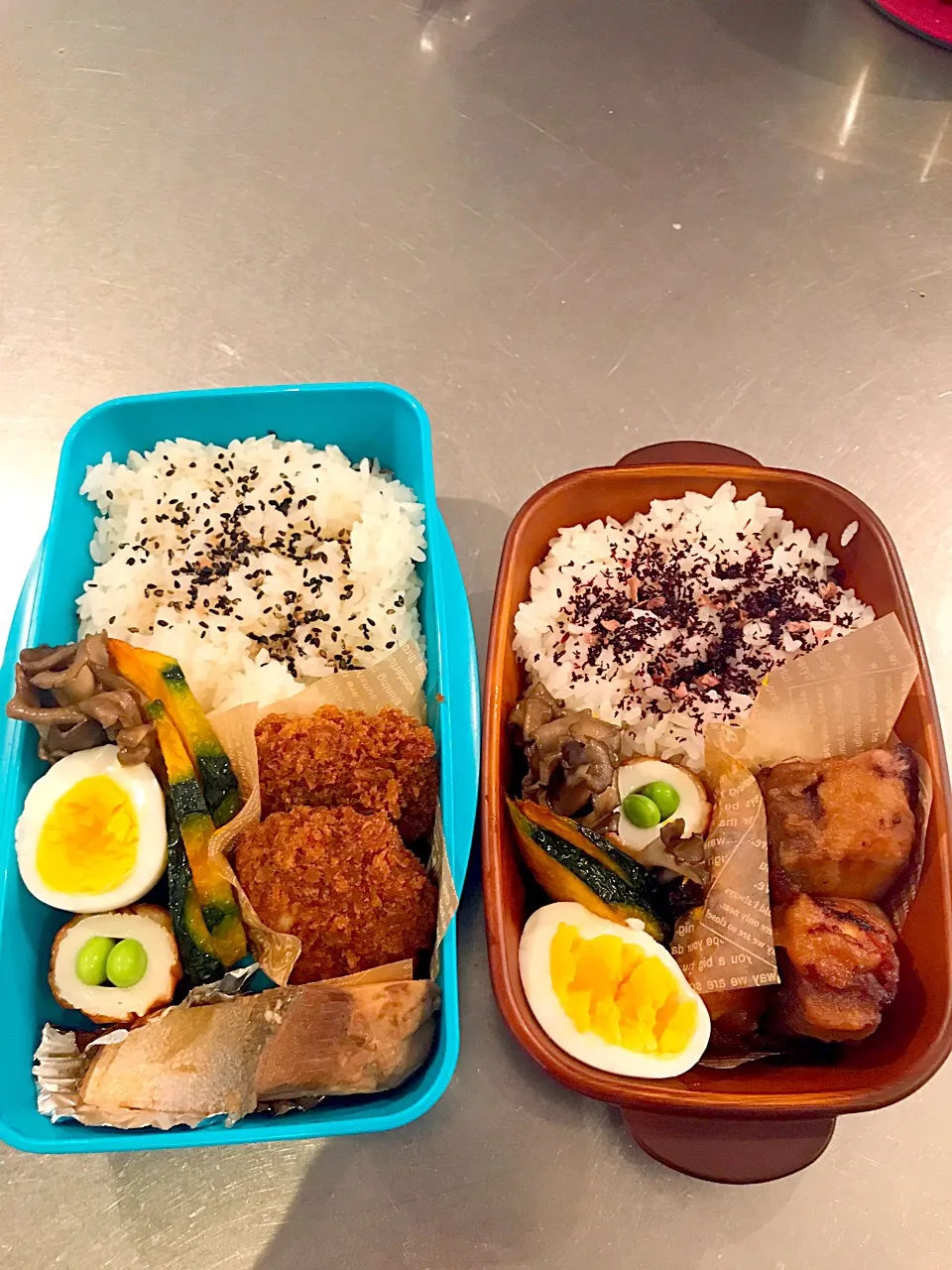 Snapdishの料理写真:ハマチの唐揚げ、メンチカツ弁当|あーのさん