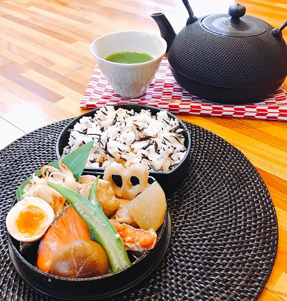 🌿筑前煮
🌿カニと胡瓜の春雨サラダ
🌿味玉
🌿焼き鮭
🌿オクラの白出汁煮
🌿ひじきご飯|Ayako Sakakibaraさん