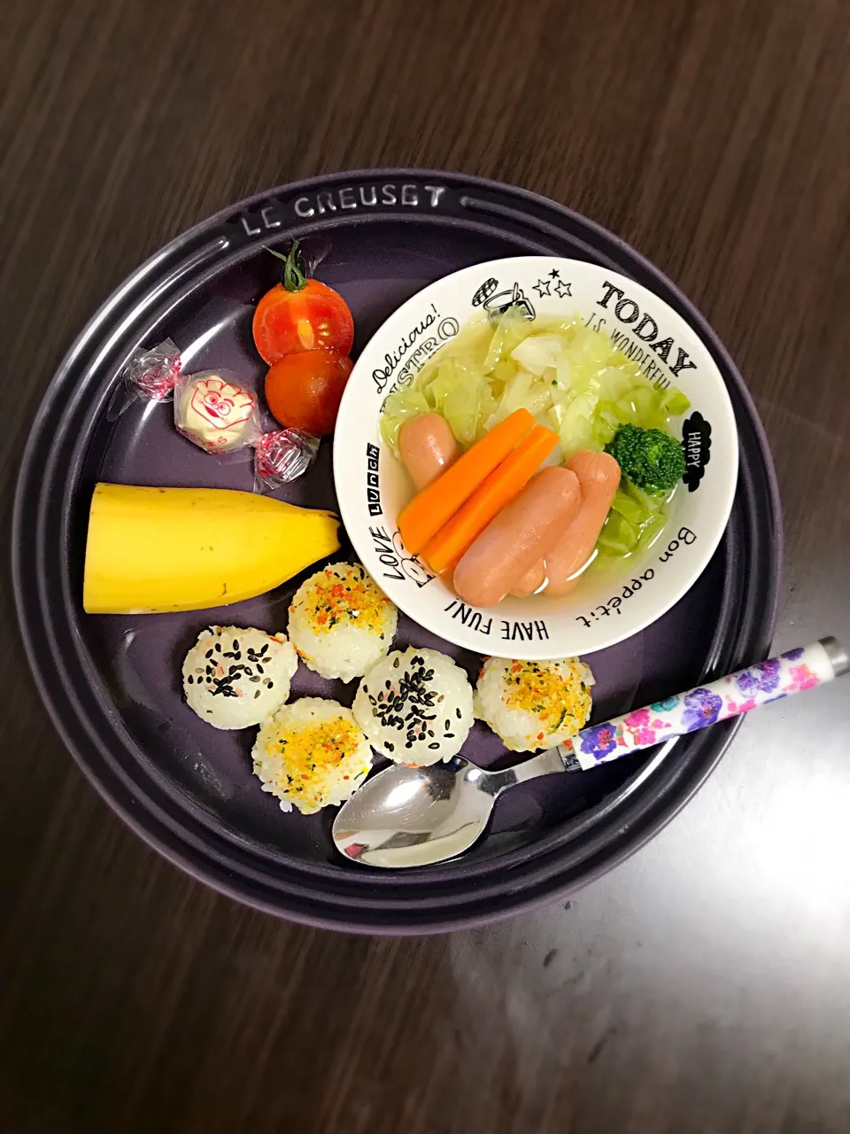 9/8❁息子離乳食 朝ごはん☀️
ポトフ
ふりかけ&ごま塩おにぎりボール🍙
プチトマト🍅
キャンディチーズ🍬
バナナ🍌
追加・巨峰🍇|つんさん