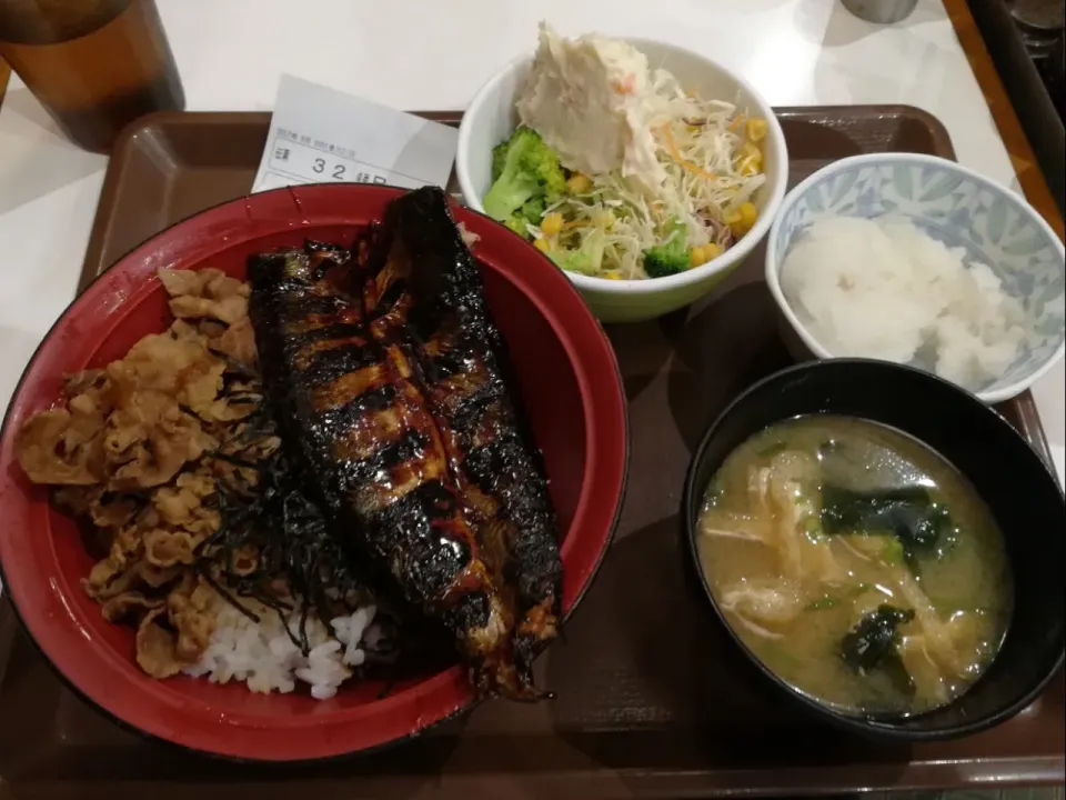 サンマ蒲焼き丼 #昼食|アクちゃんさん