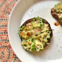 Snapdishの料理写真:izoomの料理 しいたけとブルーチーズのグリル🍄 ダビデの星を乗せて⭐︎