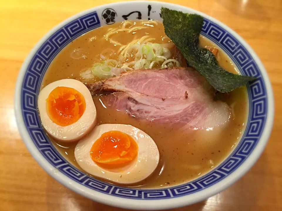 Snapdishの料理写真:濃厚味玉ラーメン|リフルシャッフルさん