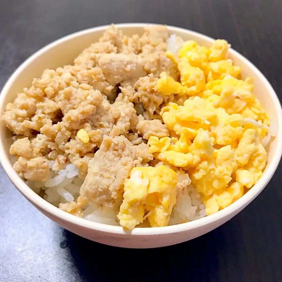 #二色丼
#鶏そぼろ#たまご
#子供たちの好きなもの|mariaさん