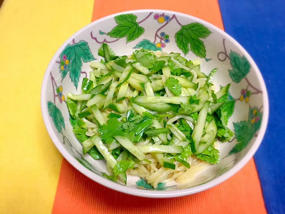 パクチーと胡瓜🥒でラーメンサラダ！
(^^)👍|Yukihiko Ishidaさん