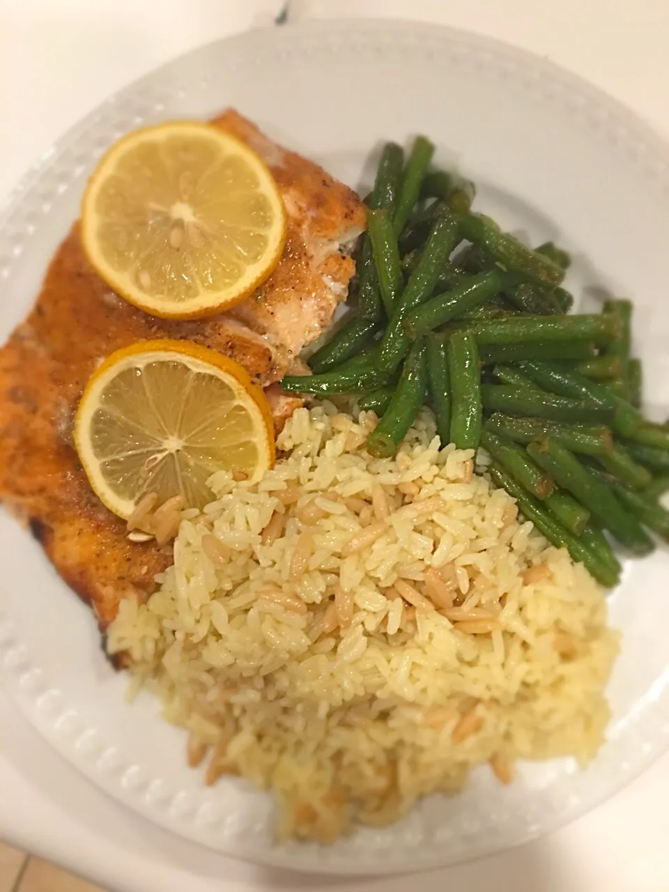 Grilled salmon with sautéed green beans and rice pdelof|Garthoneさん