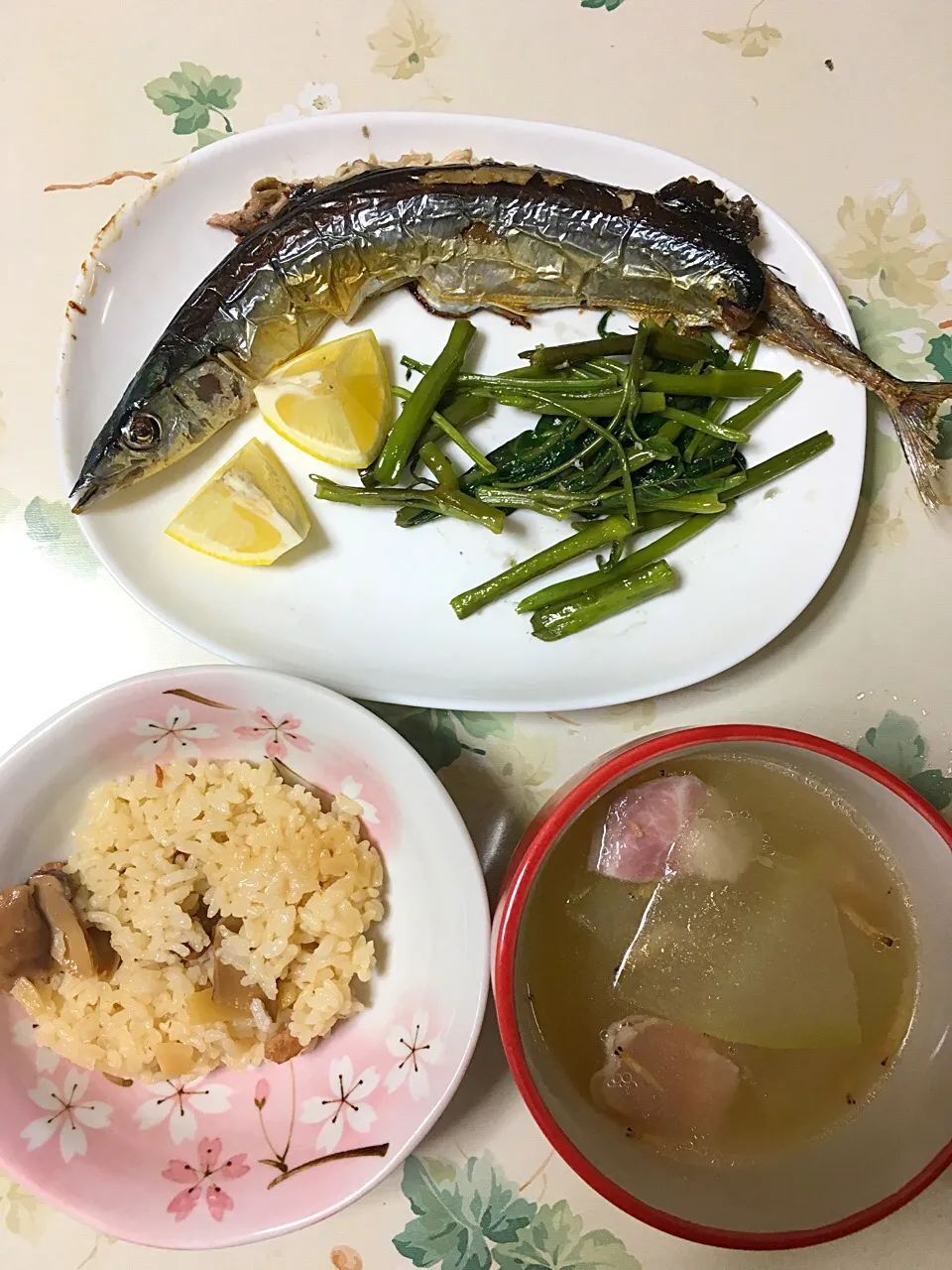 焼きサンマ、空芯菜、マツタケご飯|Cynthia Huさん