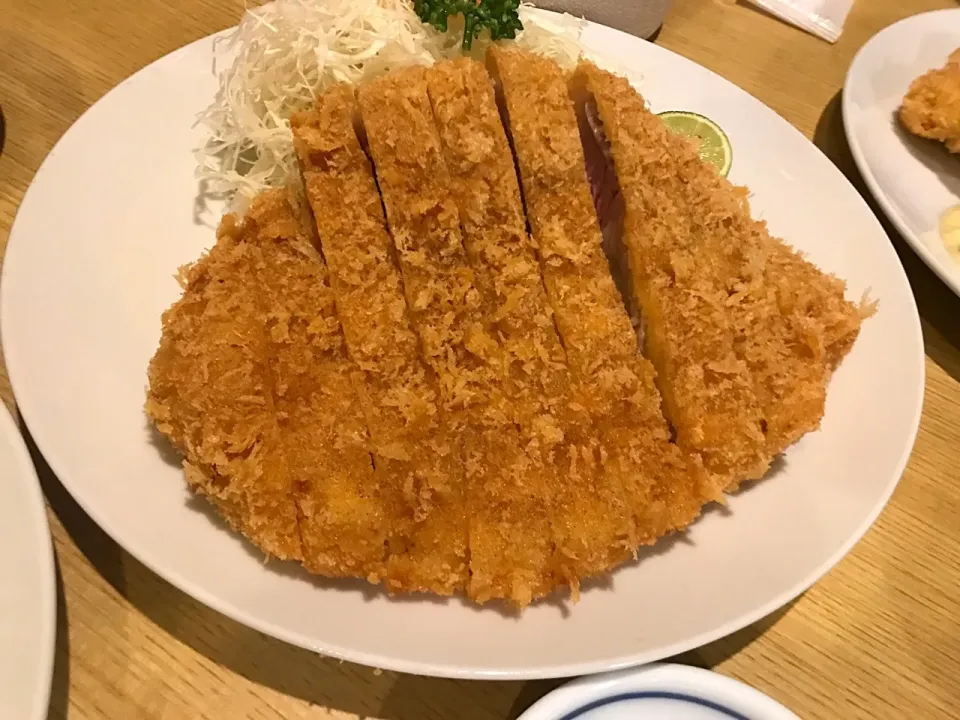 沼津駅前 とんかつ「こがね本店」の大わらじとんかつ♪|Takayukiさん