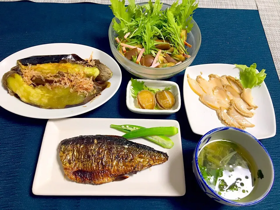 焼き茄子、ナスと水菜のさっぱりサラダ、焼き魚とアワビのお刺身とバター焼きも美味しいけどね…ケンタッキーのチキンも買って来た（笑）写ってないけどね(≧∀≦)|まる丸 kichenさん