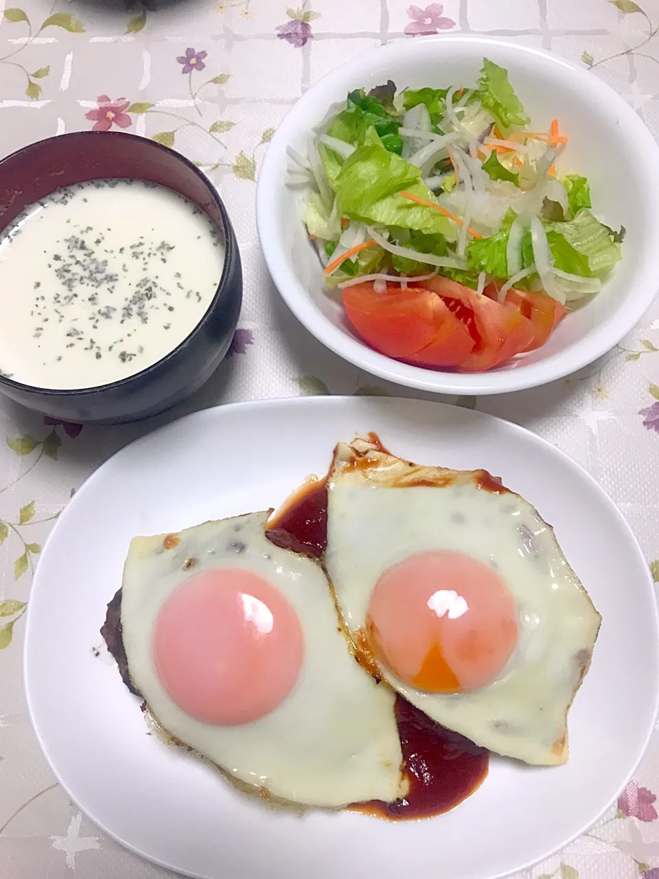 目玉焼きを乗せたハンバーグ(*^^*)|プリンセスみっちゃんさん