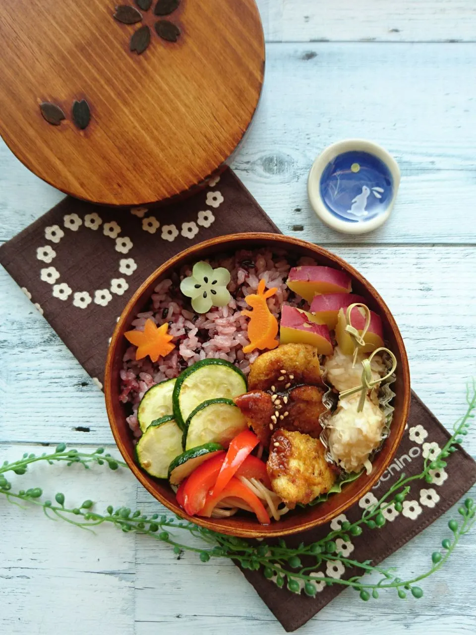 娘弁当☺️ チキンカツ  豆腐シュウマイ  さつまいものレモン煮   和風パスタ  ズッキーニとパプリカ|e  satoさん