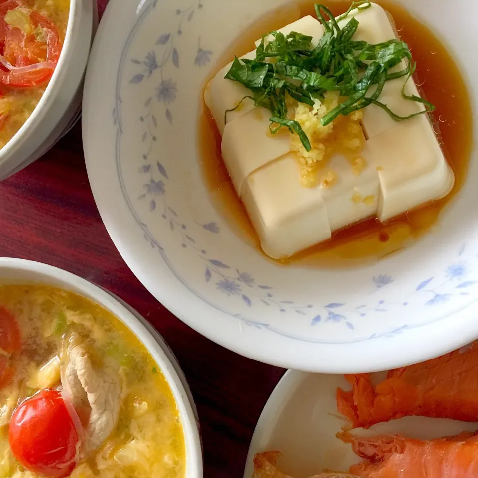 お昼はサッパリ…
ごま油と昆布醤油と粗挽きこしょうで冷奴|mayuさん