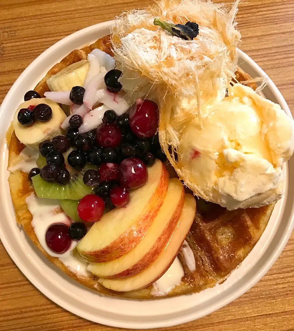 Mix Fruits Waffle 😋|Thidarat Intarapromさん