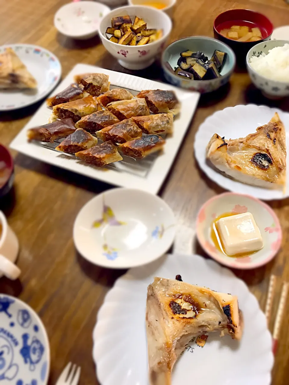 ブリカマの塩焼き・キャラメルポテト・茄子の煮浸し・カルビ春雨の春巻き・澄まし汁|ちびろ菌さん