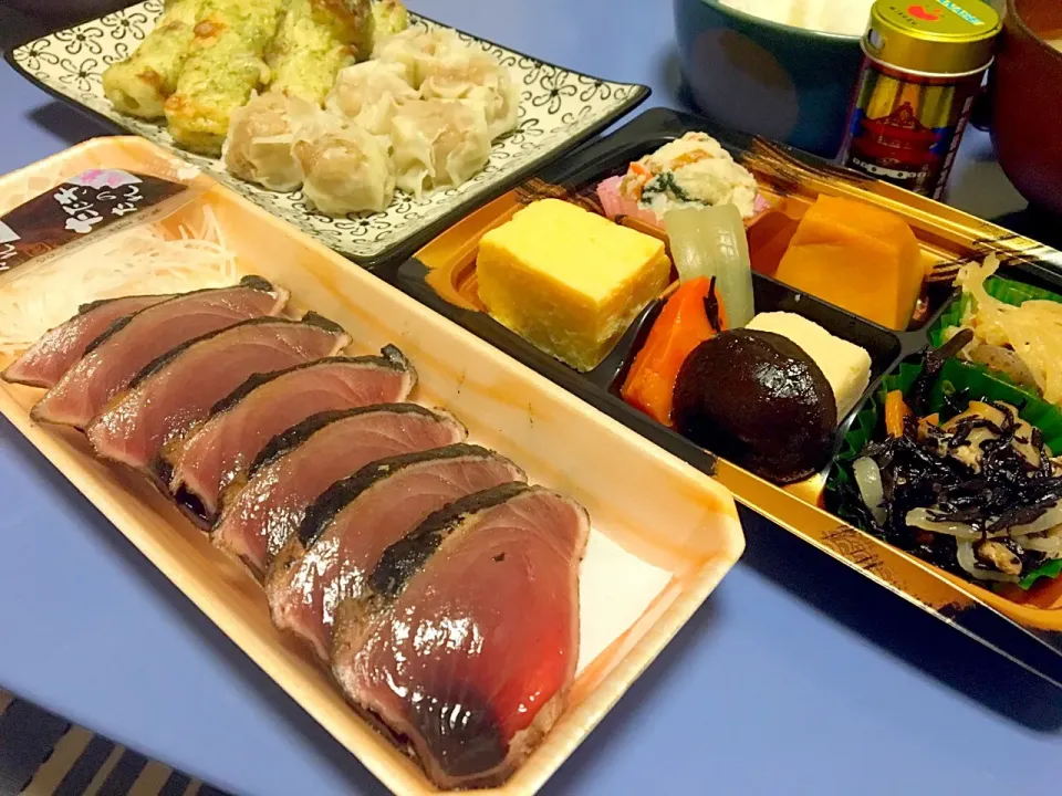 営業マンの昨夜の晩ごはん🌙
鰹のタタキ🐟
6種の煮物🥕
ちくわの磯辺揚げ
しゅうまい
野菜たっぷり🍆味噌汁|ぽんたさん