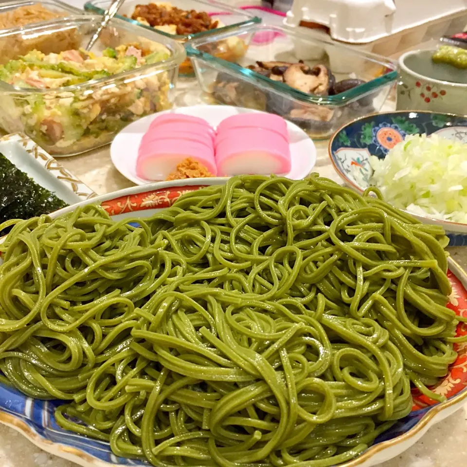 Snapdishの料理写真:お茶🍵の香りがたまらない茶蕎麦|Mayumiさん