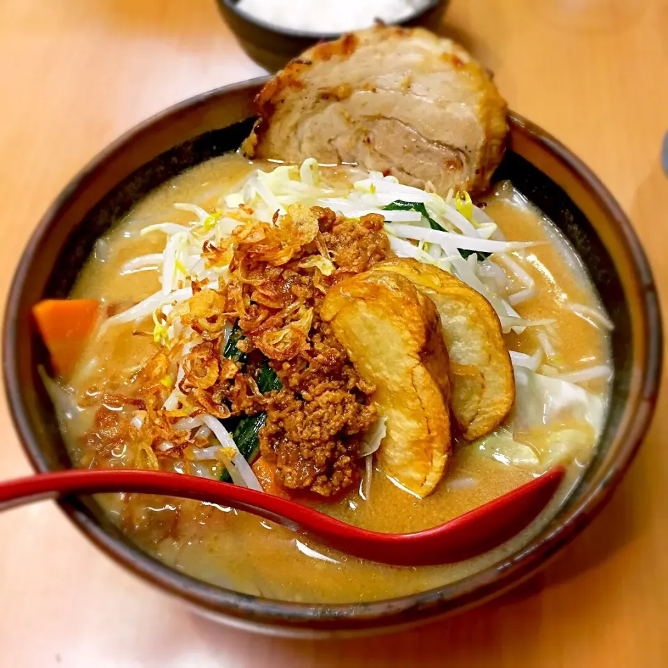 Snapdishの料理写真:#田所商店#北海道味噌野菜ラーメン#炙りチャーシュー#トッピング|カナ☆デップさん