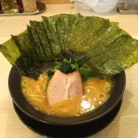 Snapdishの料理写真:印西 印西家 豚骨醤油ラーメン海苔増し|nanpuuさん