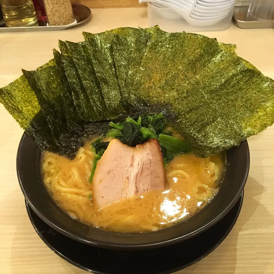 印西 印西家 豚骨醤油ラーメン海苔増し|nanpuuさん