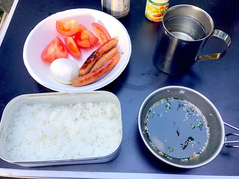 今日の朝飯！

#キャンプ朝食 #トマト #ソーセージ #わかめスープ #ゆで卵|茂木 和哉さん