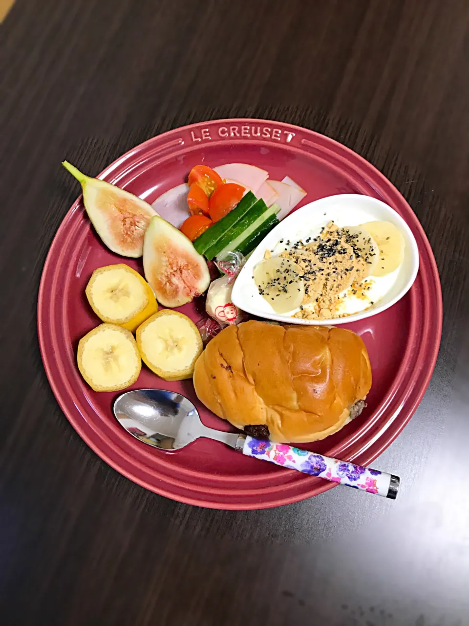 Snapdishの料理写真:9/10❁息子離乳食 朝ごはん☀️
レーズンロールパン
ハム・プチトマト🍅・きゅうり🥒
バナナ🍌
いちじく
黒胡麻きなこバナナヨーグルト|つんさん