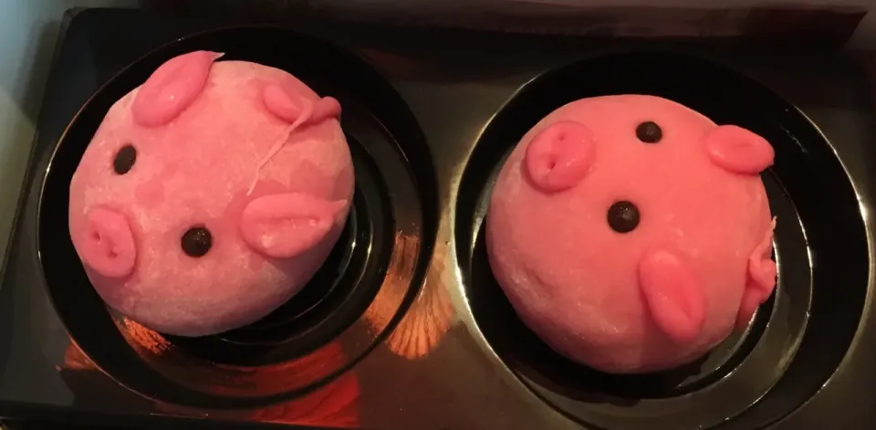 Snowskin piggy mooncakes @ Peony Jade|Ong Sor Fernさん