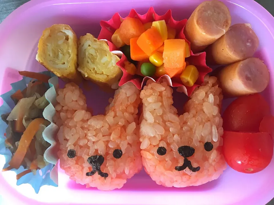 Snapdishの料理写真:朱色のウサギさん弁当|Tamaki Oguraさん