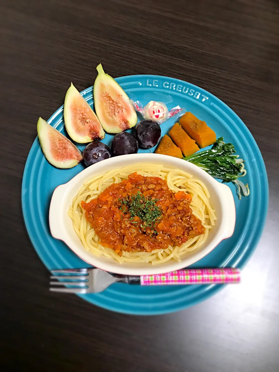 9/10❁息子離乳食 夜ごはん⭐︎
ミートソーススパゲッティ🍝
小松菜もやしナムル
かぼちゃの煮物🎃
いちじく&巨峰🍇|つんさん