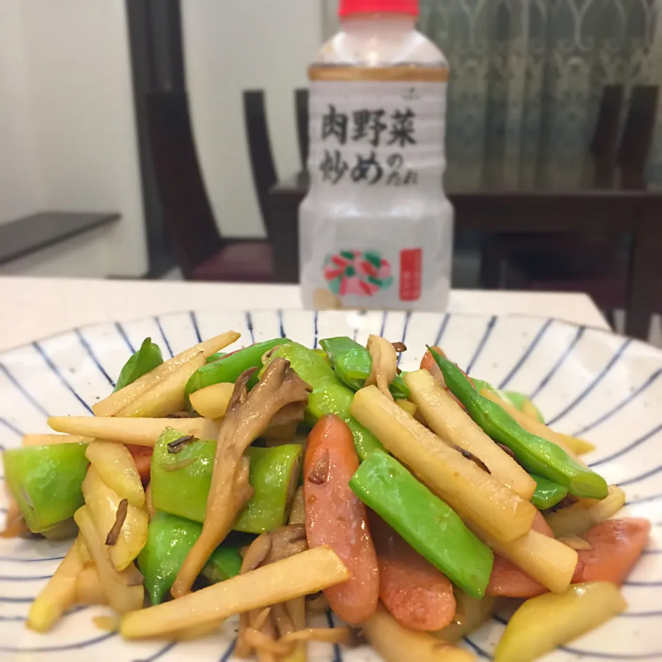 Snapdishの料理写真:#ツルヤ#肉野菜炒めのタレ 冷蔵庫の半端な残り野菜をササッと片付け😆|ヨッチャンさん