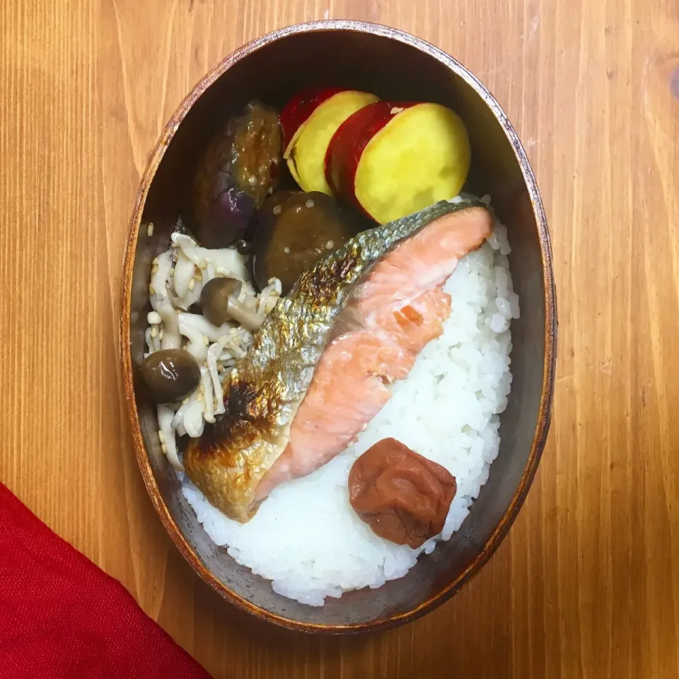 秋の味覚弁当🍆🍄🍠 

#弁当 #お弁当 #お弁当記録 #オベンタグラム #bento #lunch #japan #ワッパ#曲げワッパ #まげわっぱ #わっぱ弁当|りよさん