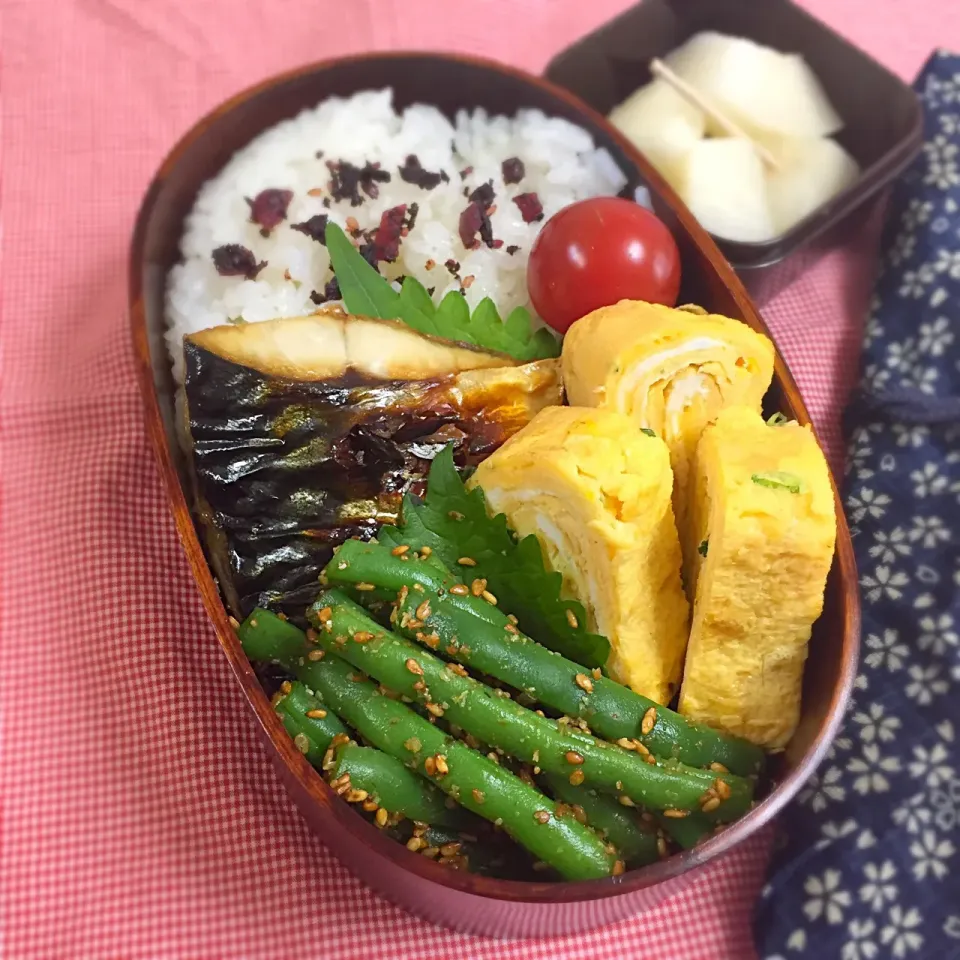 さば塩
ネギ入り卵焼き
いんげんの胡麻和え
ミニトマト
ご飯&カリカリ梅🍚
梨|ききさん