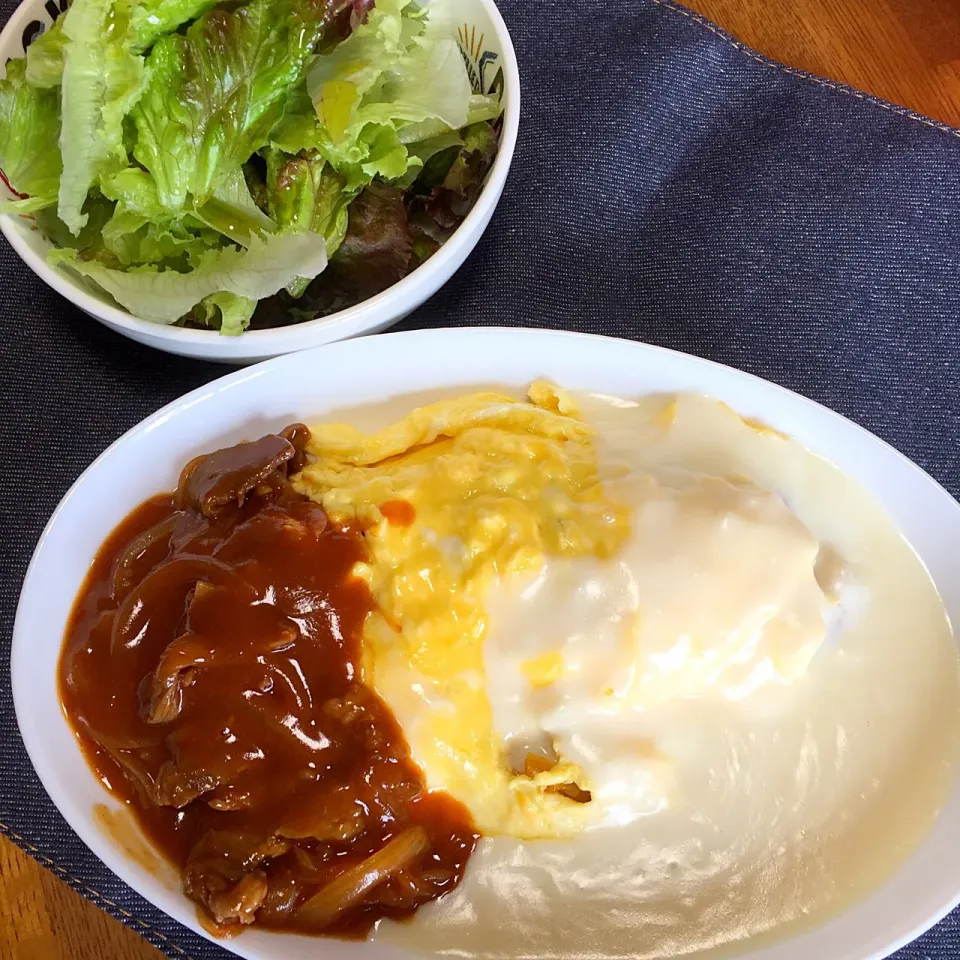 #昼ごはん 
オムライス トマトソース&ホワイトソース|もこうさぎさん