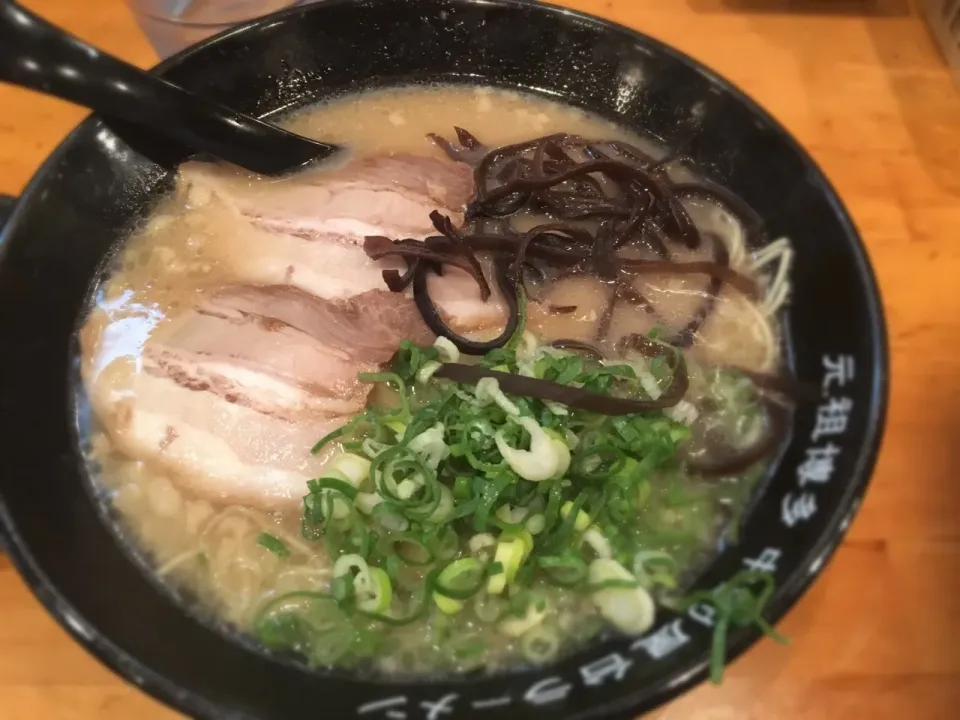 Snapdishの料理写真:とんこつラーメン。|Yas Nakさん