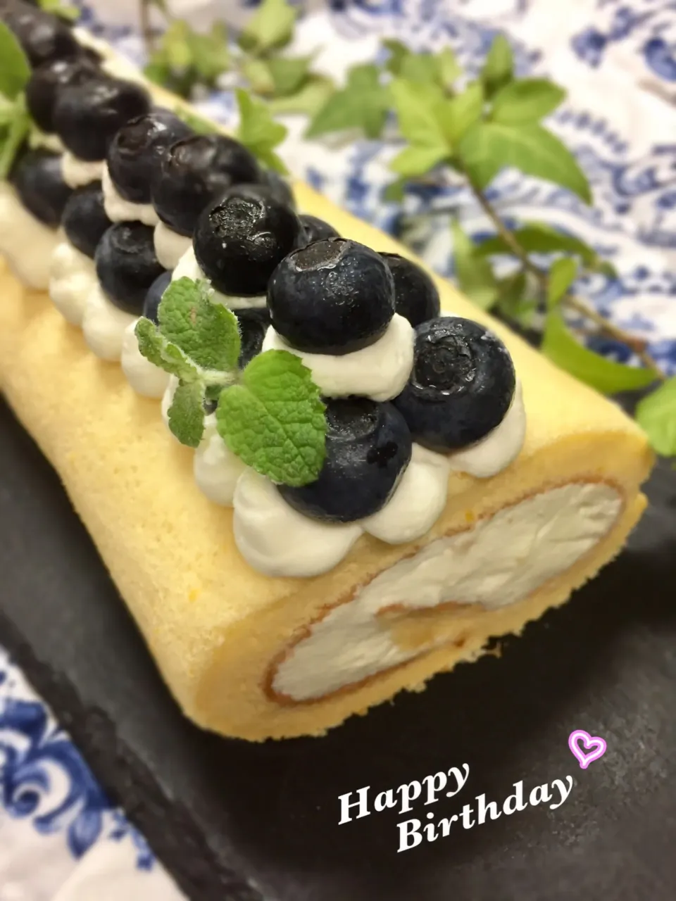 Snapdishの料理写真:Rizmuさんの料理 シフォンロールケーキ✨|カタツムリさん