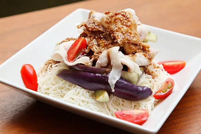 茄子としゃぶしゃぶ豚肉のゴマダレ素麺|マユマユさん