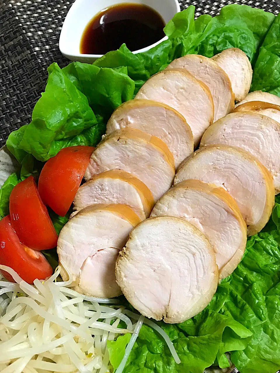 Snapdishの料理写真:まるまさんの料理 鶏チャーシュー
漬け込みバッチリでお肉🐔はしっとり😊|あまねこ🌿さん