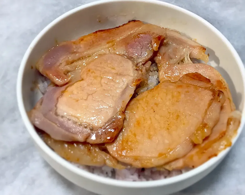 Snapdishの料理写真:秩父にあるお肉の名店❗️
「安田屋」の豚肉味噌漬け頂いたので、今夜は味噌漬け豚丼です😋|ギムレットさん