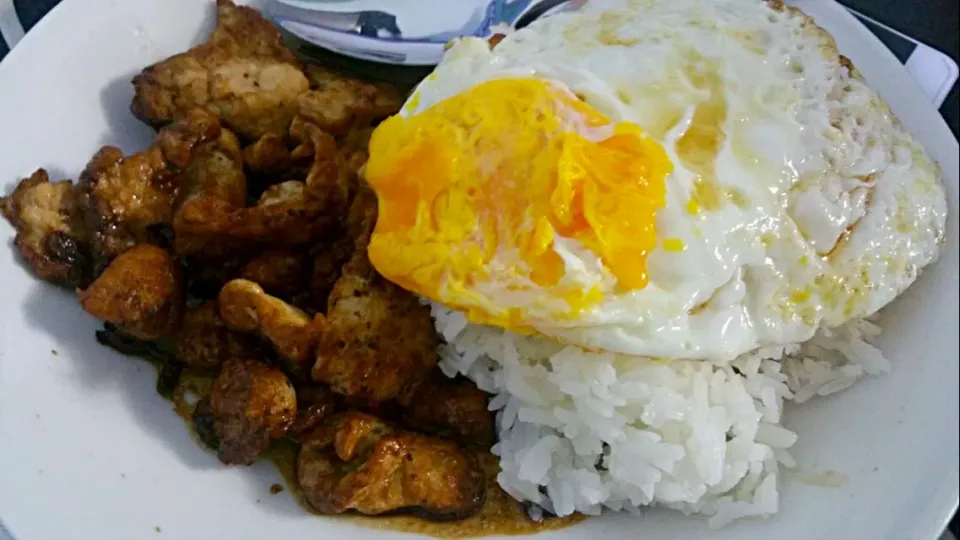 Snapdishの料理写真:Stir fry ginger sesame pork with fried egg rice|🌷lynnlicious🌷さん