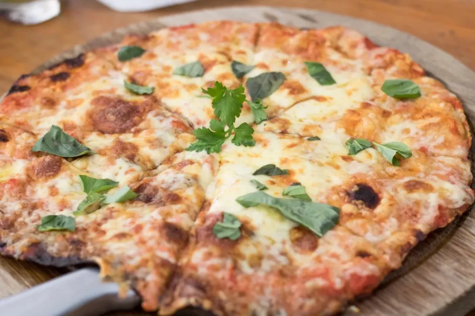 margherita pizza #pizza #vegetarian #cheese|Sergio Lacuevaさん