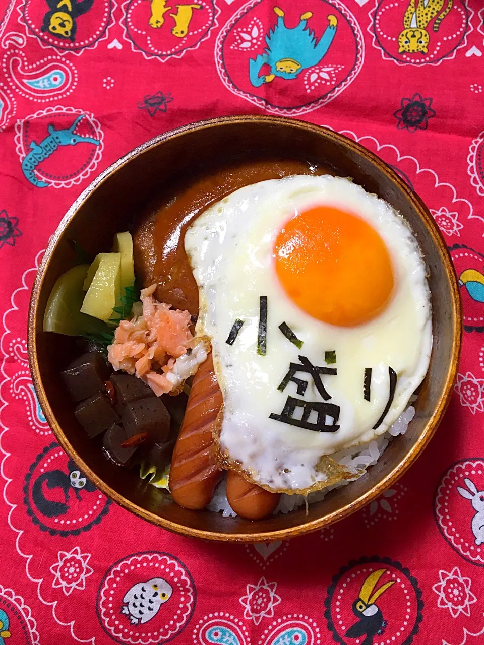 小盛り弁当


食欲がないんですって

写真には写ってないけど
今日のメインは豚汁‼︎
食べれないなら具沢山豚汁を
召し上がれ〜









小平八北台八めじ台天神|にゃおさん