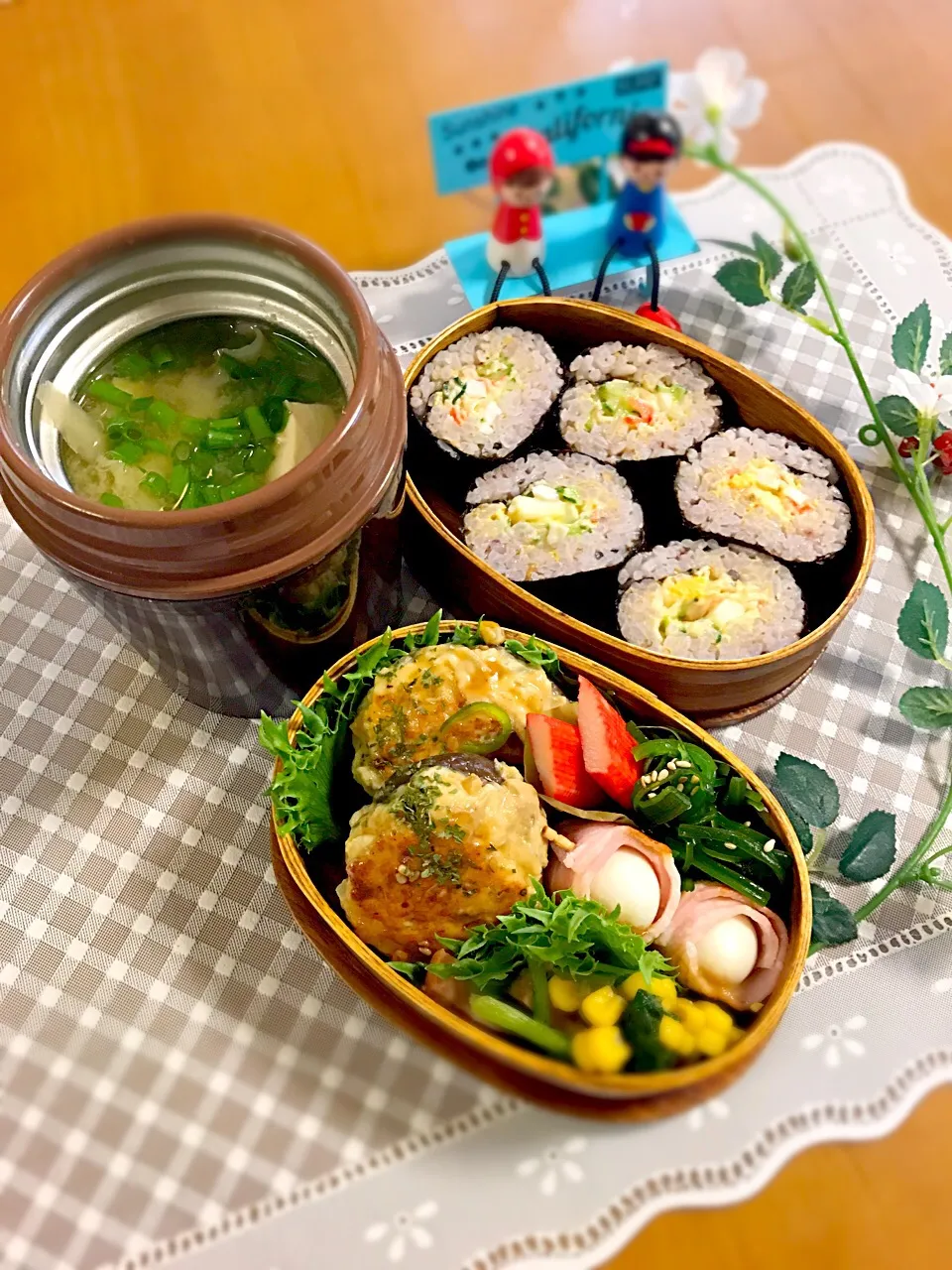 Snapdishの料理写真:ワタクシ弁当🎶
雑穀米サラダ巻き
椎茸つくね
うずらベーコン
中華サラダ
小松菜とハムのソテー|BooBooさん