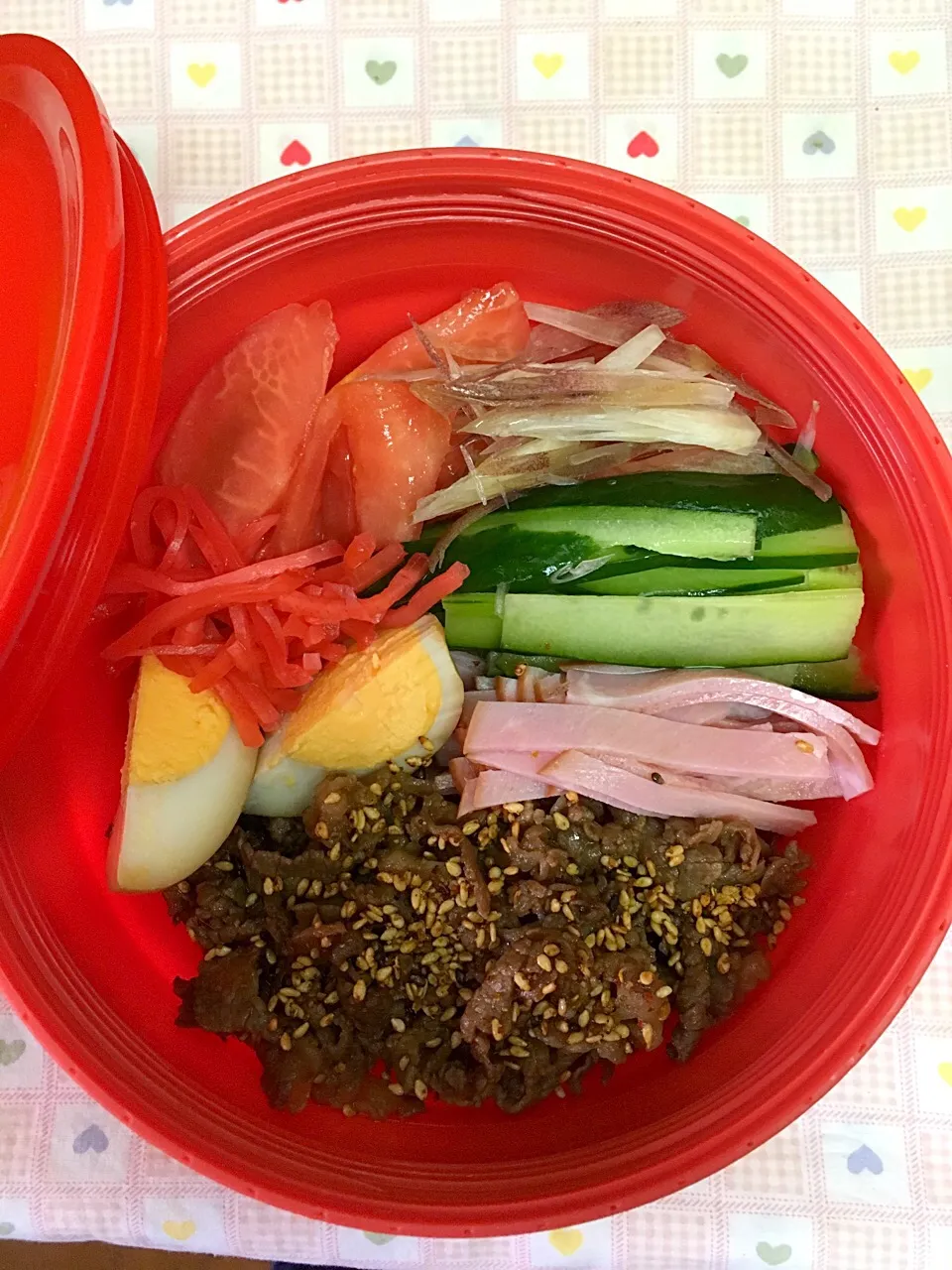 9月12日息子弁当  冷やし中華  具は牛肉甘辛煮 ハム 卵酢醤油付 きゅうり茗荷 トマト|オリーブさん